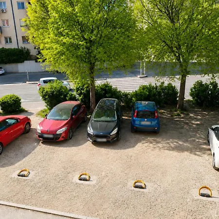 Urban Pupa Apartman *